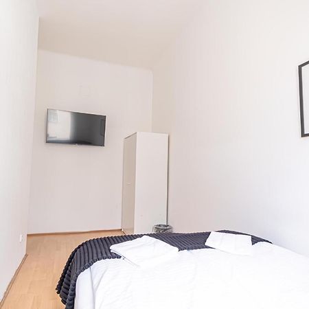 Sweet 3Br Shared Apt Near Wiener Stadthalle & Central Viena Exterior foto