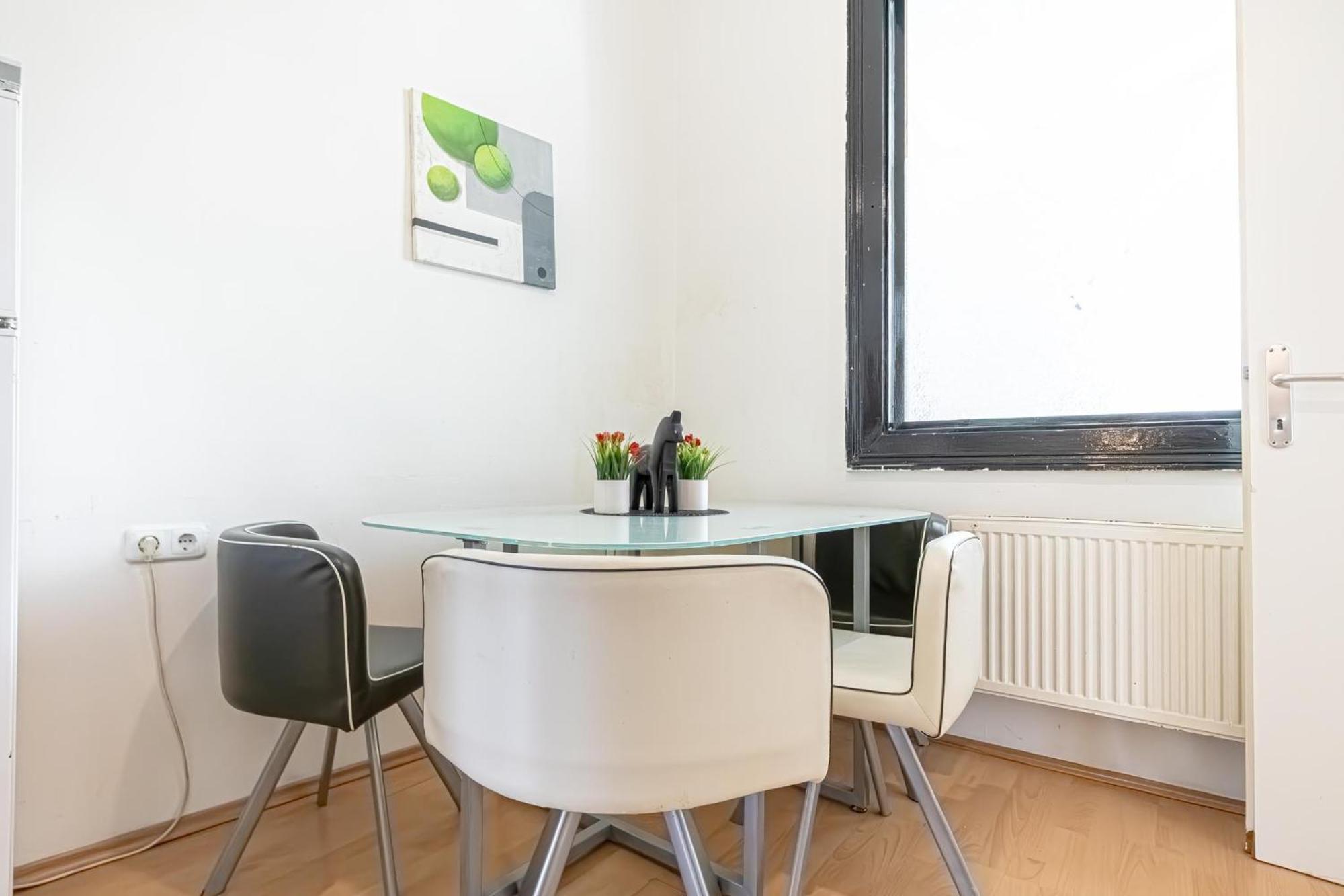 Sweet 3Br Shared Apt Near Wiener Stadthalle & Central Viena Exterior foto