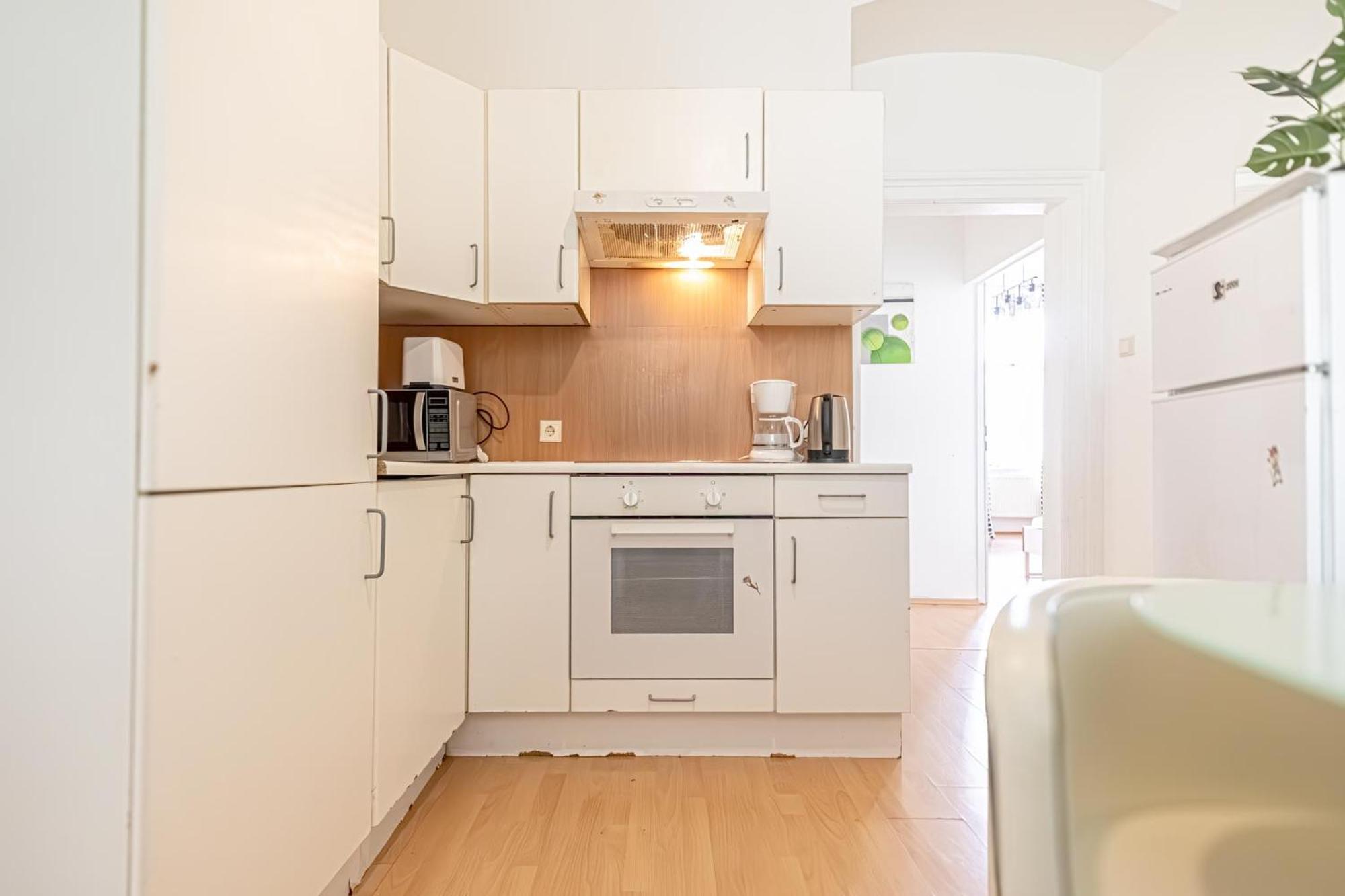 Sweet 3Br Shared Apt Near Wiener Stadthalle & Central Viena Exterior foto
