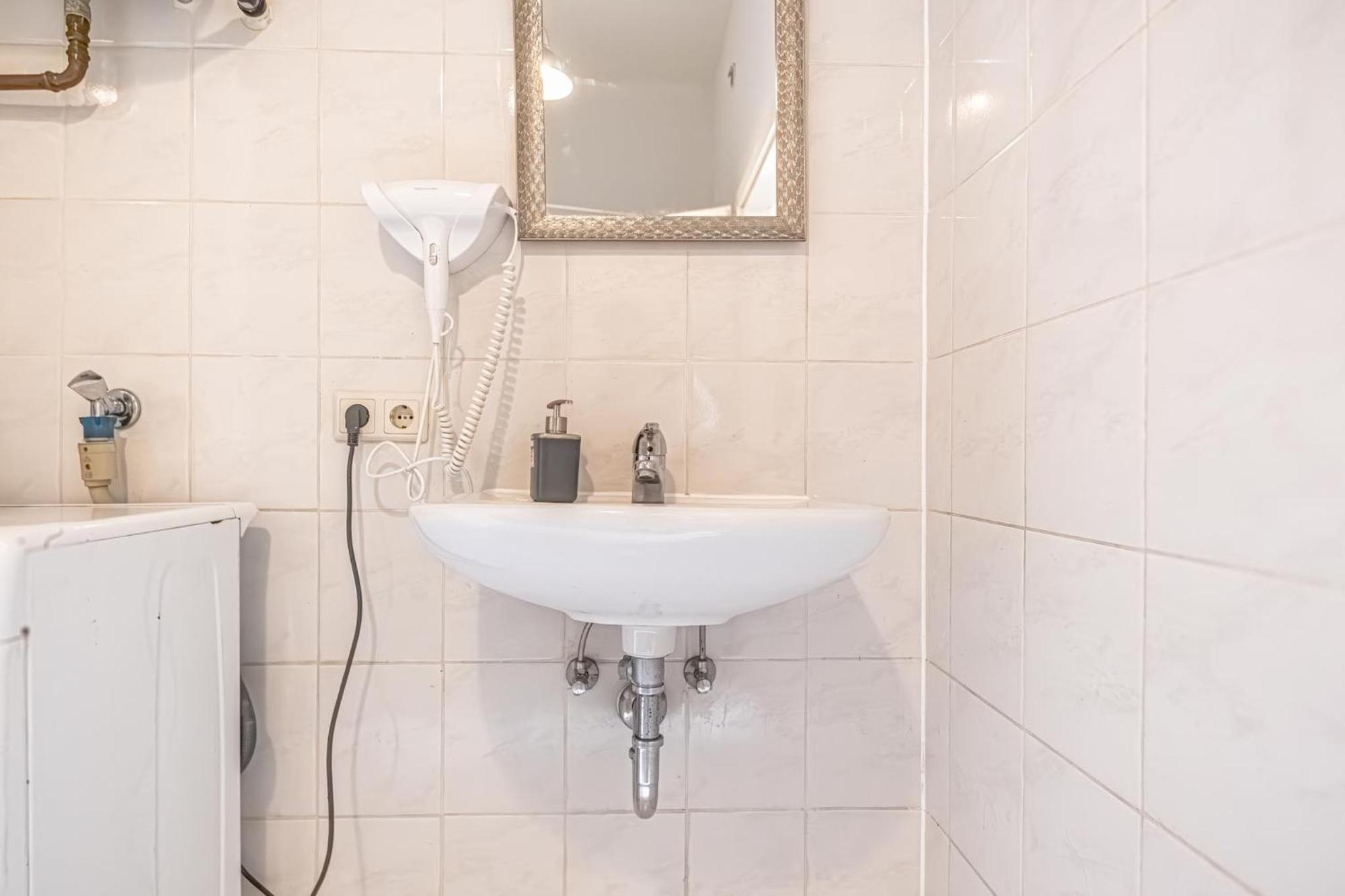Sweet 3Br Shared Apt Near Wiener Stadthalle & Central Viena Exterior foto